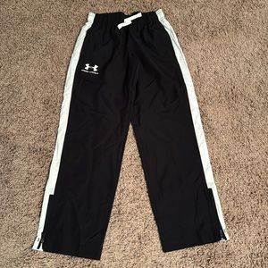 Brand new, never worn, swishy black and white drawstring waist paints